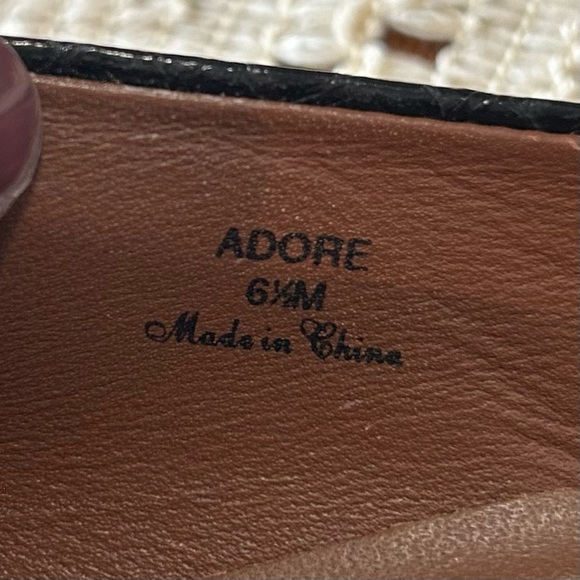 Donald J. Pliner Adore Pointed Toe Flats - Picture 2 of 10